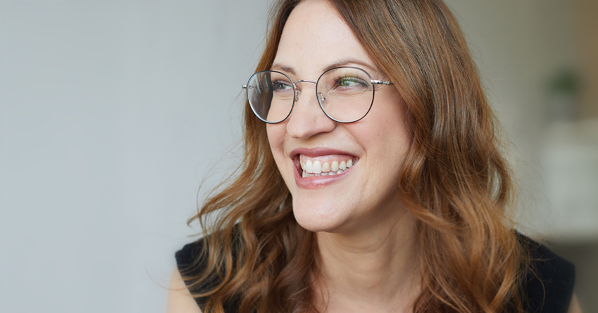 India Desjardins : Porter ses lunettes roses avec panache India Desjardins : Porter ses lunettes roses avec panache